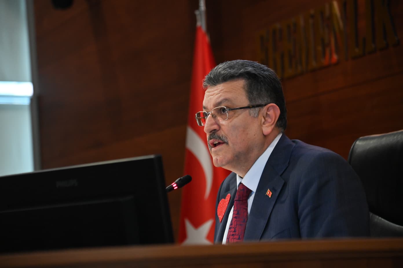 Ba�kan Gen�, B�y�k�ehir Belediyesi Meclis Toplant�s��nda a��klad�