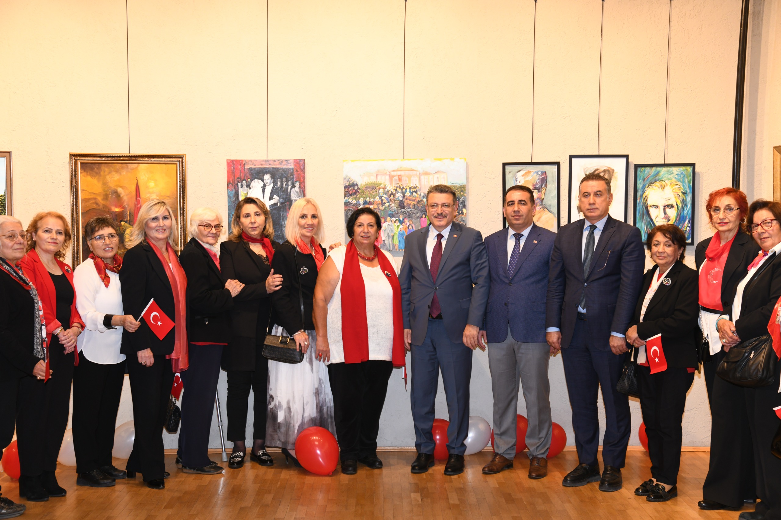 BA�KAN GEN�: �CUMHUR�YET RUHUNU SANATLA YA�ATIYORUZ� 
