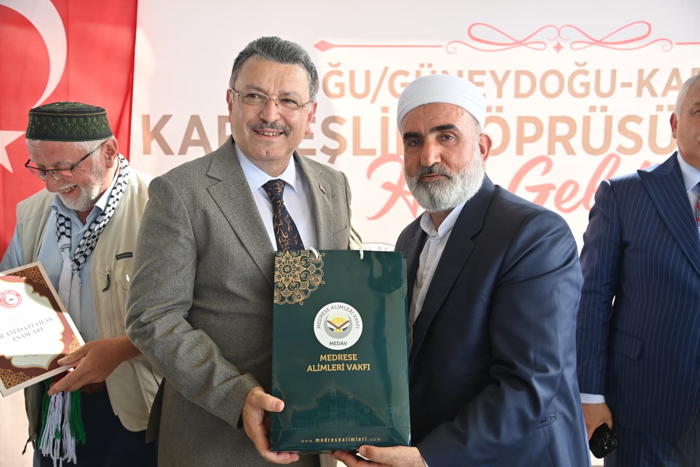 BAŞKAN GENÇ: “EMPERYAL OYUNLARA FIRSAT VERMEYECEĞİZ”