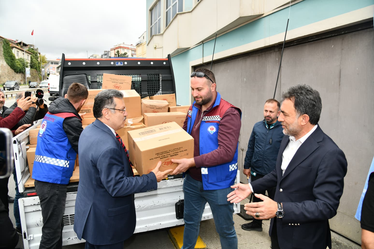 Bakan Gen herkesi yardm kampanyasna destee ard

