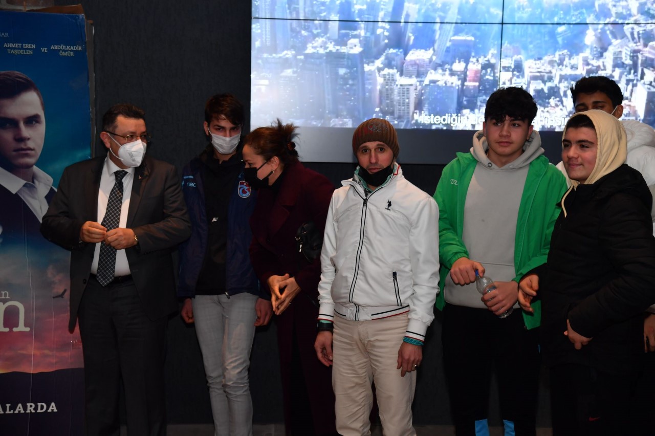 Başkan Genç, ‘Kesişme iyi ki varsın Eren’ filmini izledi