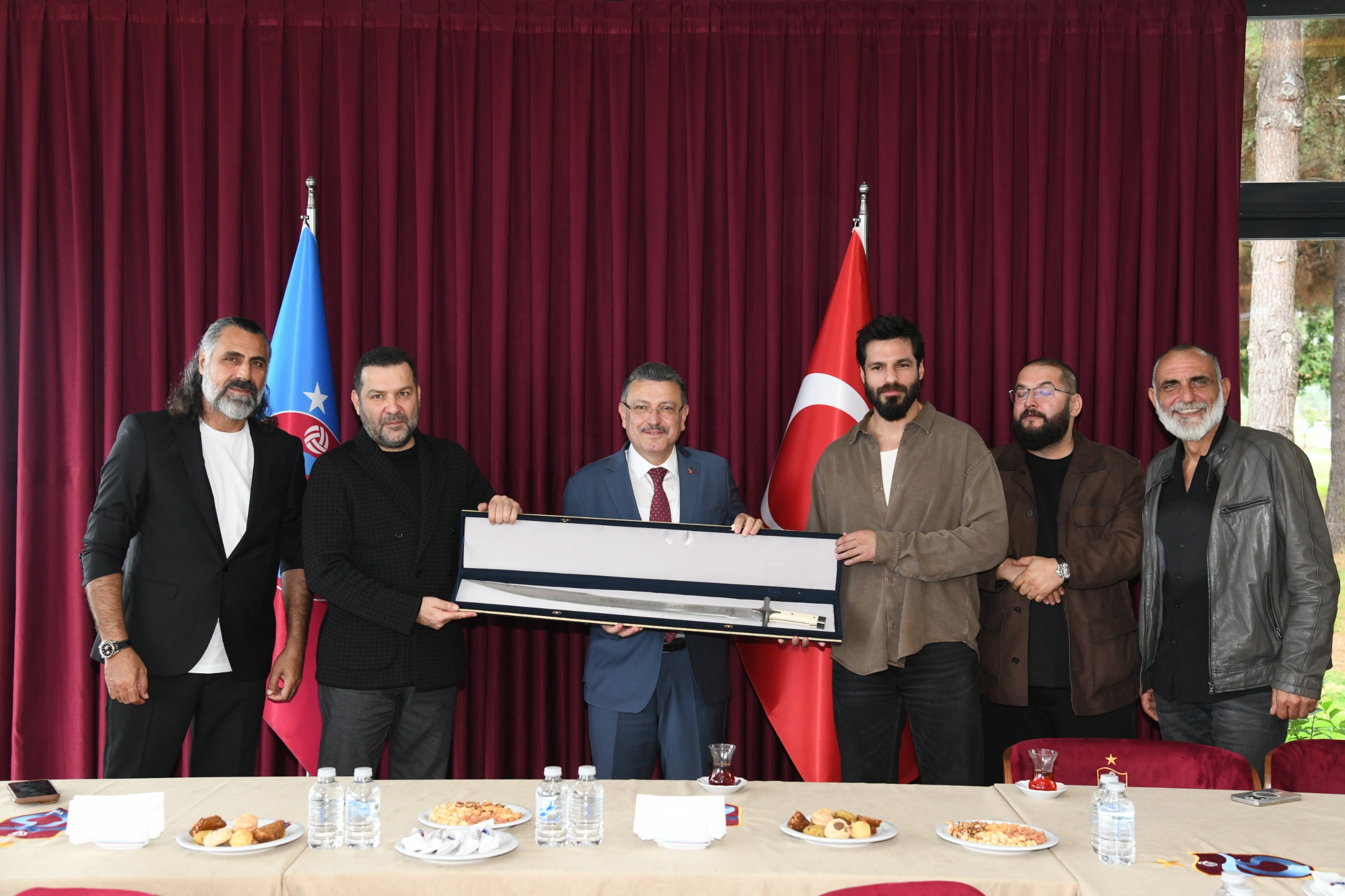 BAŞKAN GENÇ, “MEHMED: FETİHLER SULTANI” EKİBİYLE BİR ARAYA GELDİ