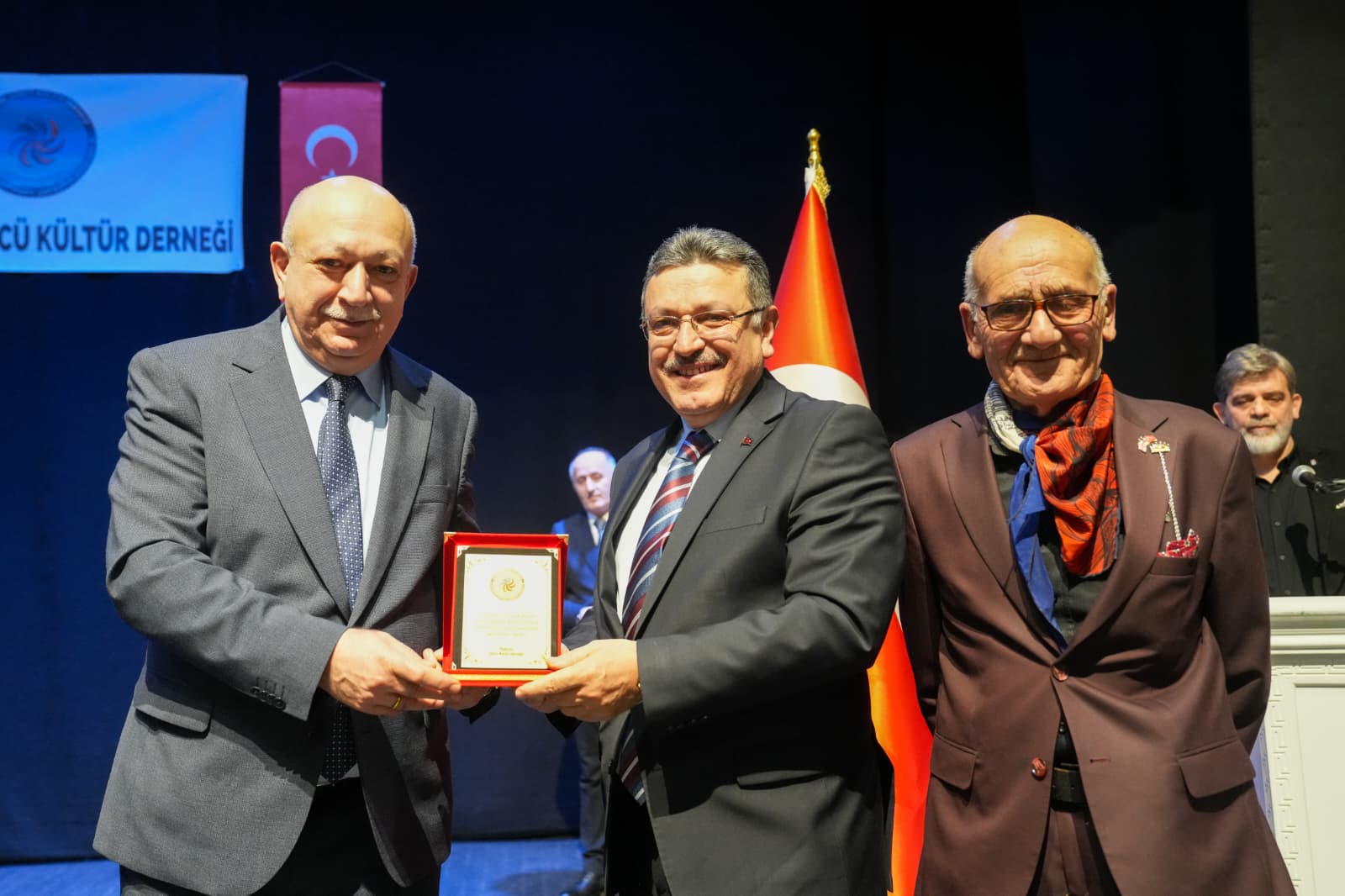 BA�KAN GEN�: �T�RKLER VE G�RC�LER KAD�M DOSTTUR�
