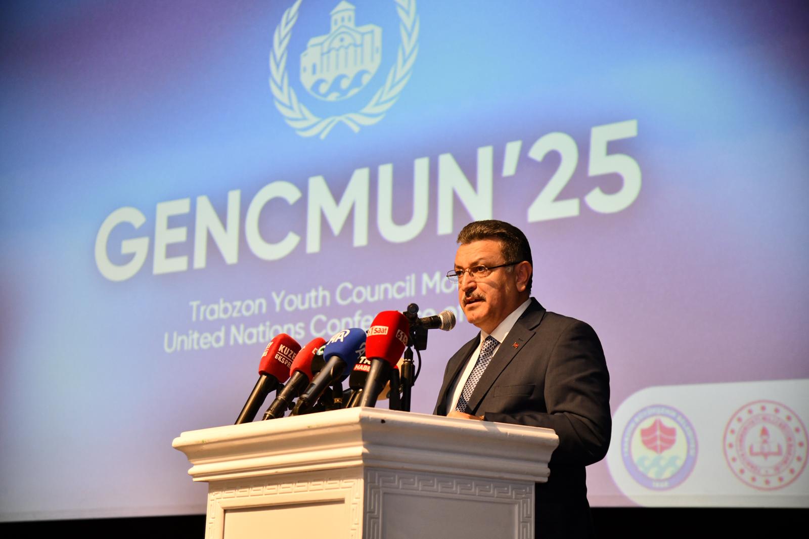 BAŞKAN GENÇ: “ÜLKESİNE SAHİP ÇIKAN BİR GENÇLİK VAR”