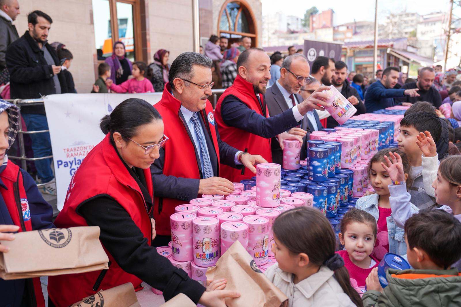 BA�KAN GEN�, VAKFIKEB�R�DE G�N�LLERE DOKUNDU
