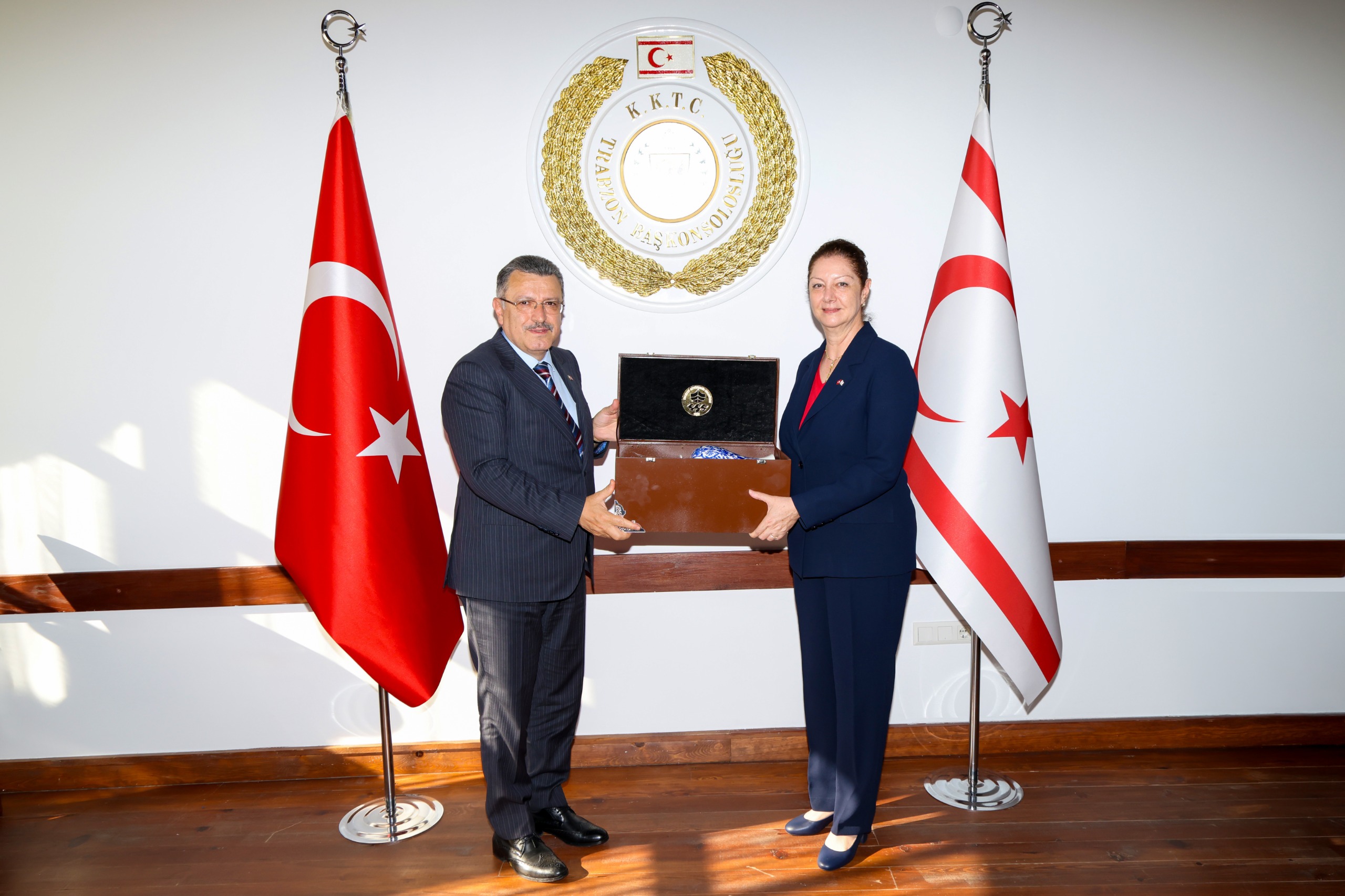 BAŞKAN GENÇ'TEN KKTC BAŞKONSOLOSU DEMİREL'E ZİYARET