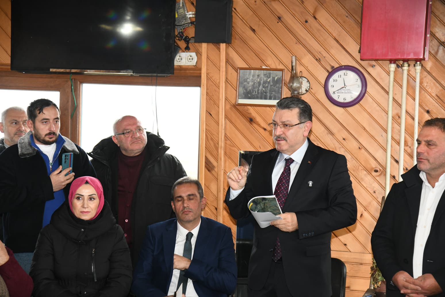 BA�KAN GEN�'TEN �ZD�L HALKININ M�CADELES�NE DESTEK
