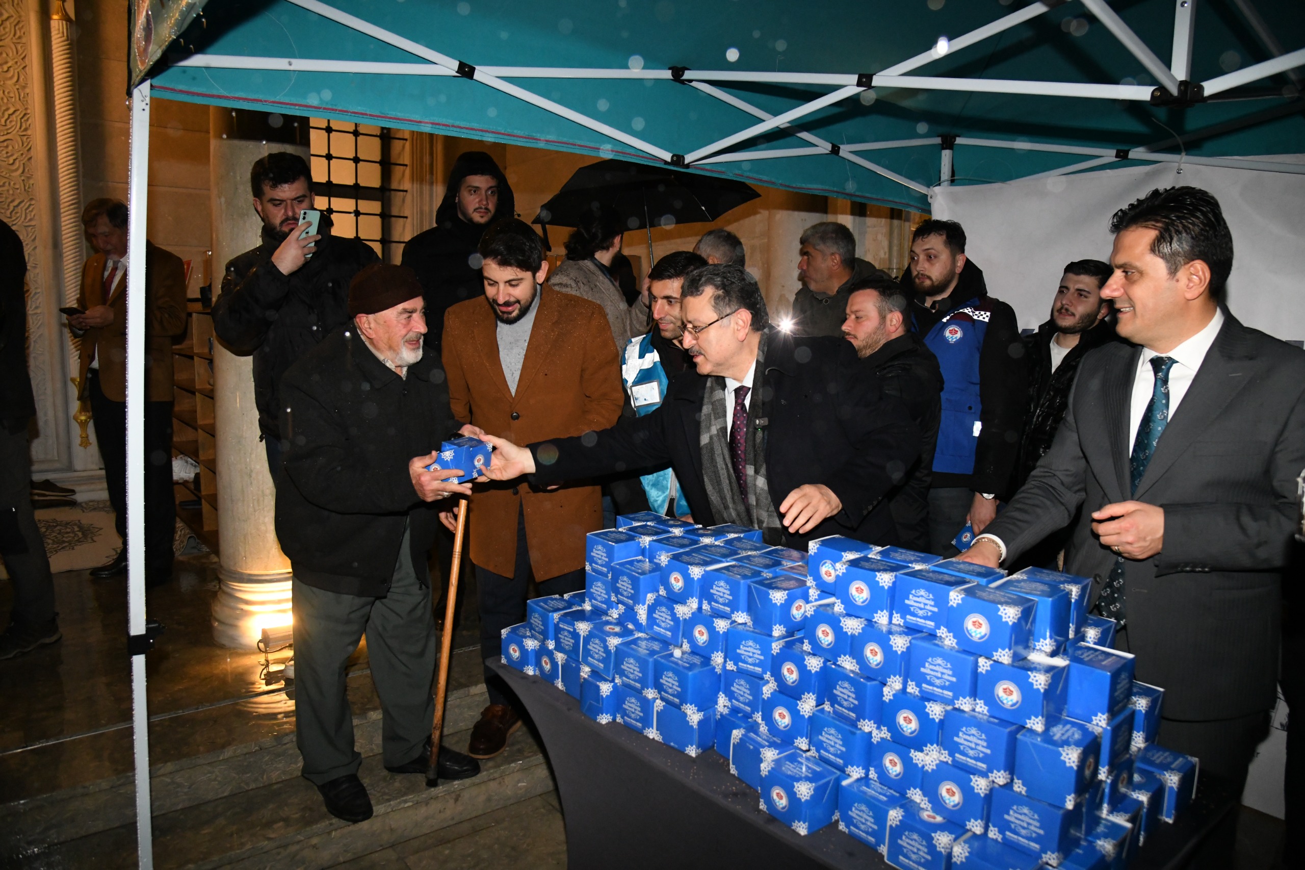 BA�KAN GENǒTEN REGA�P KAND�LݒNDE KAND�L S�M�D� �KRAMI
