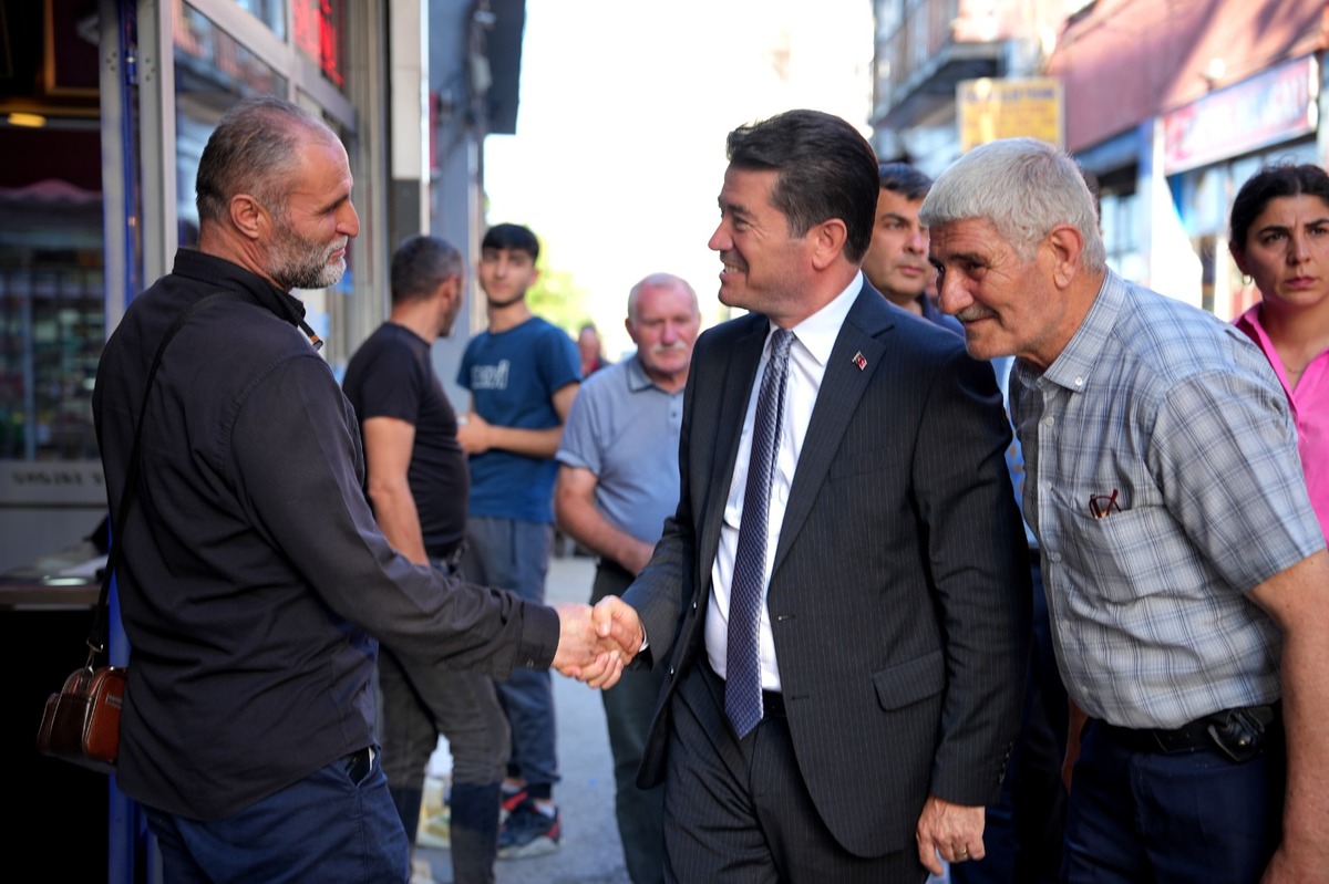 Başkan Kaya sanayi esnafının yol sorununu çözdü