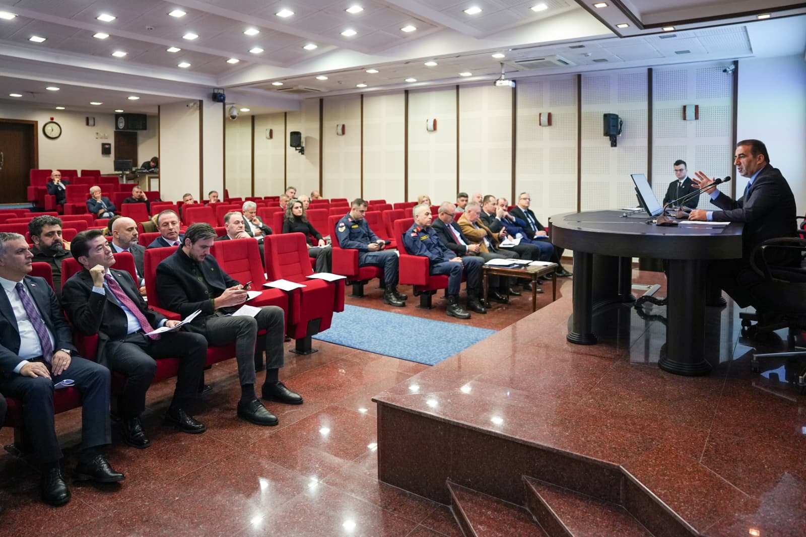 BA�KAN KAYA: �SOKAK HAYVANLARI ���N OLU�TURDU�UMUZ DO�AL YA�AM ALANINI 1,5 AY ���NDE TAMAMLAYACA�IZ�