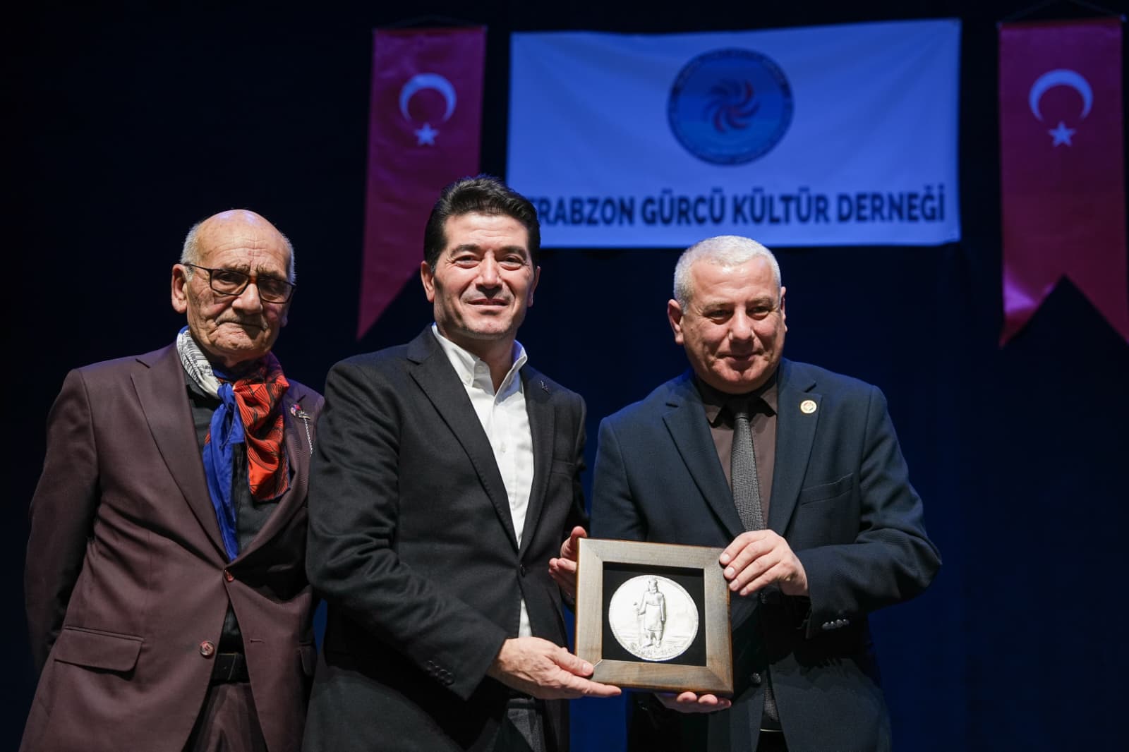 BA�KAN KAYA, TRABZON G�RC� K�LT�R DERNE�ݒN�N A�ILI�INA KATILDI