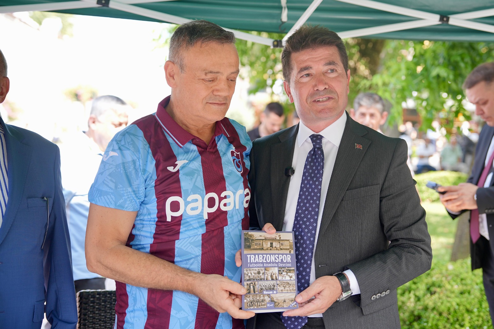 BAŞKAN KAYA, ‘TRABZONSPOR: FUTBOLDA ANADOLU DEVRİMİ’ KİTABININ İMZA GÜNÜNE KATILDI