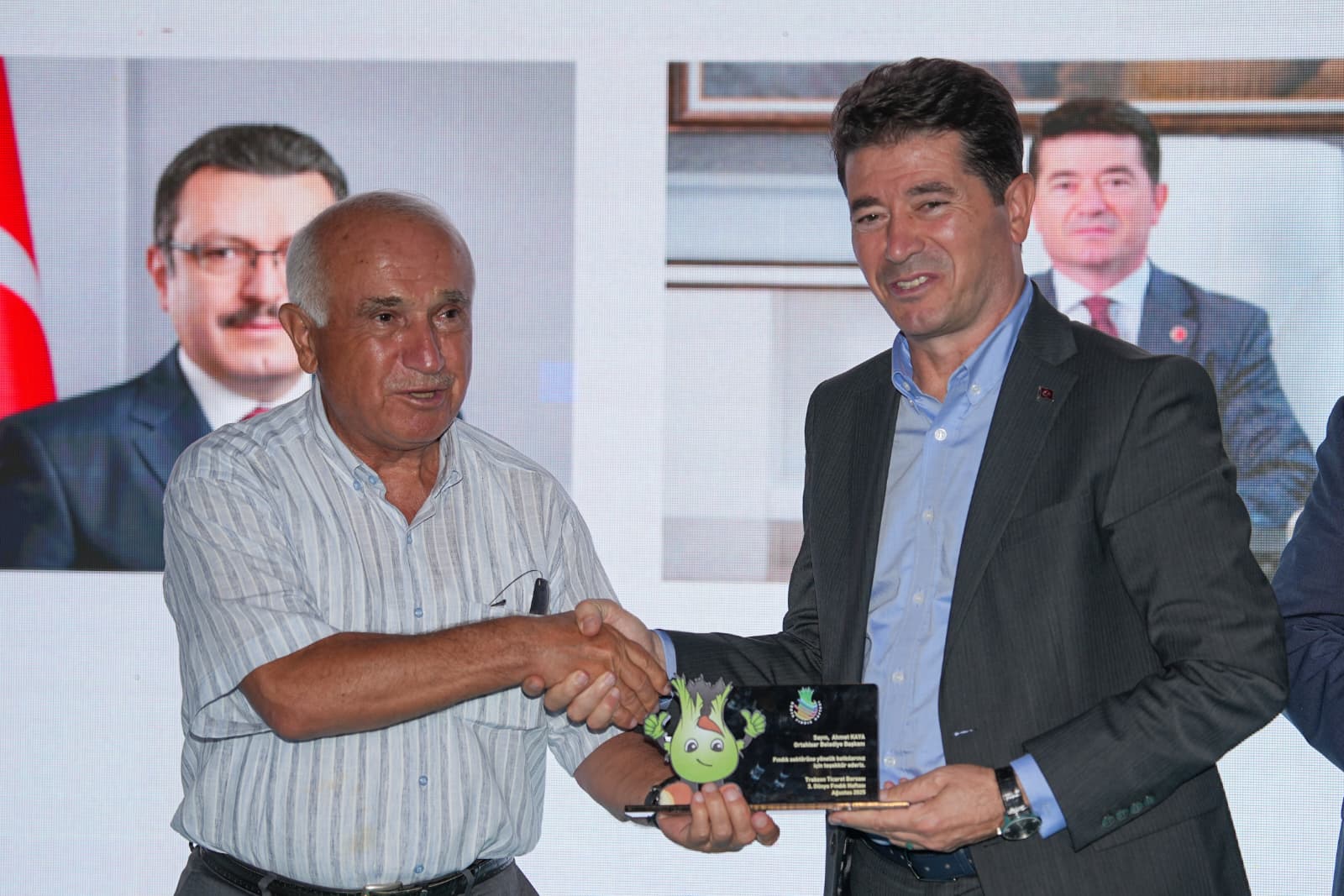 BAŞKAN KAYA’YA ‘FINDIĞA DEĞER KATANLAR ÖDÜLÜ’ VERİLDİ“