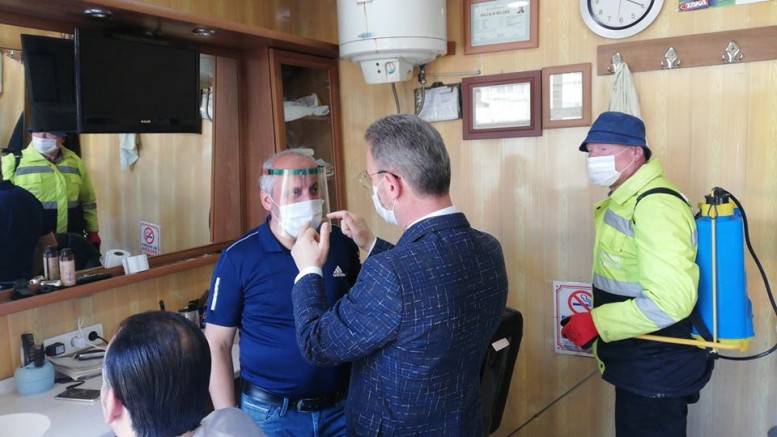 Bakan Kurukz Berber Esnafna Maske ve Siperlik Datt
