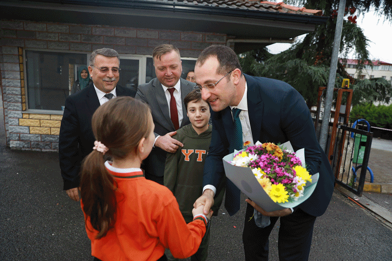 BA�KAN OSMAN NUR� EK�M OKUL Z�YARETLER�NE DEVAM ED�YOR