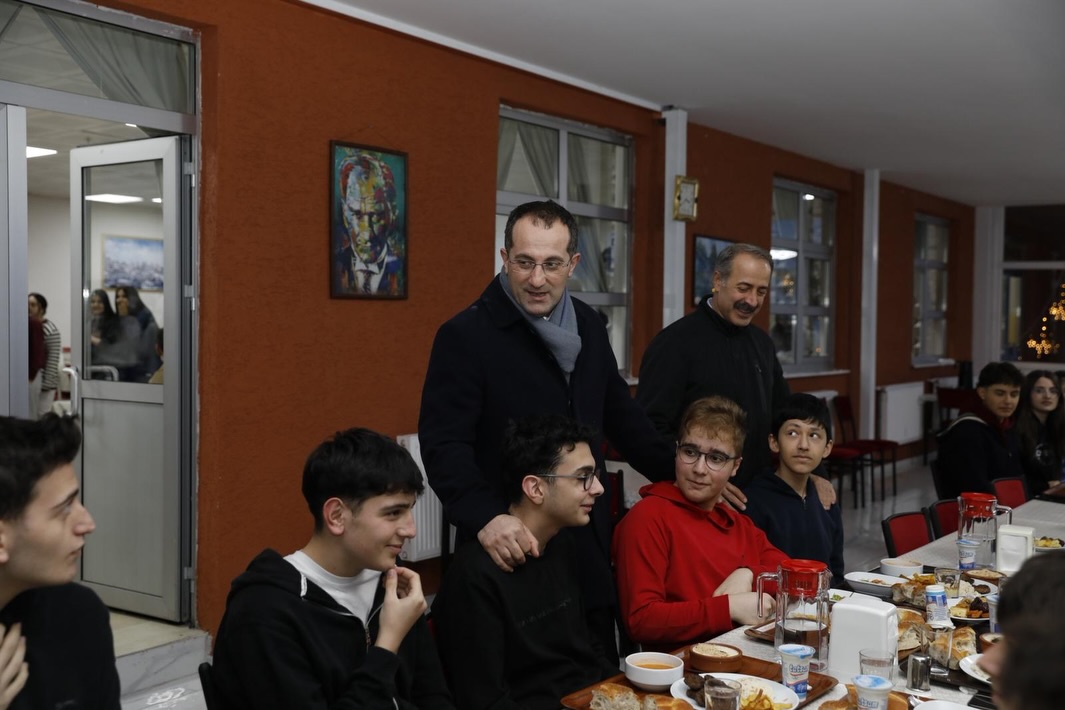 Başkan ve Kaymakam Öğrencilerle Birlikte