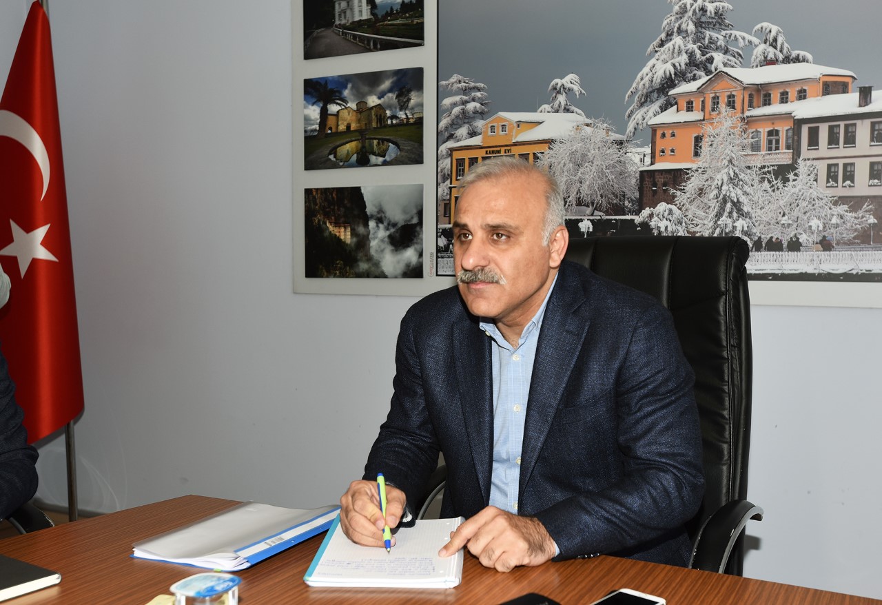 BAKAN ZORLUOLU, BRFNG MESASNDE

