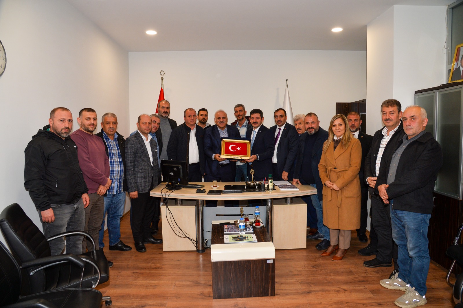 BAŞKAN ZORLUOĞLU VE PERSONELİ TRABZON İÇİN OMUZ OMUZA ÇALIŞIYOR