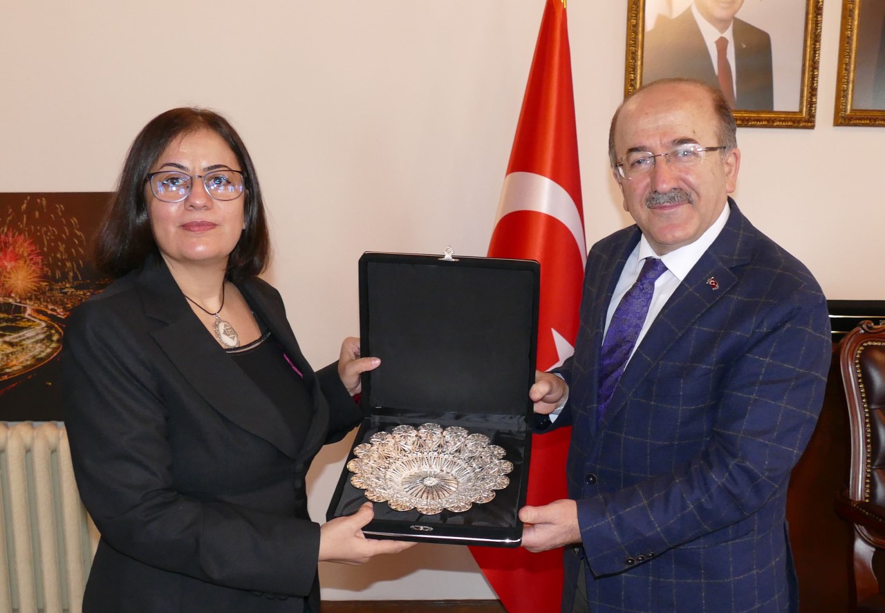 BAŞKAN'DAN ÇİNLİ İŞ ADAMLARINA DAVET