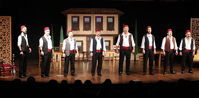 “BATAKHANE GÜZELİ” ADLI OYUN SAHNELENMEYE DEVAM EDİYOR.