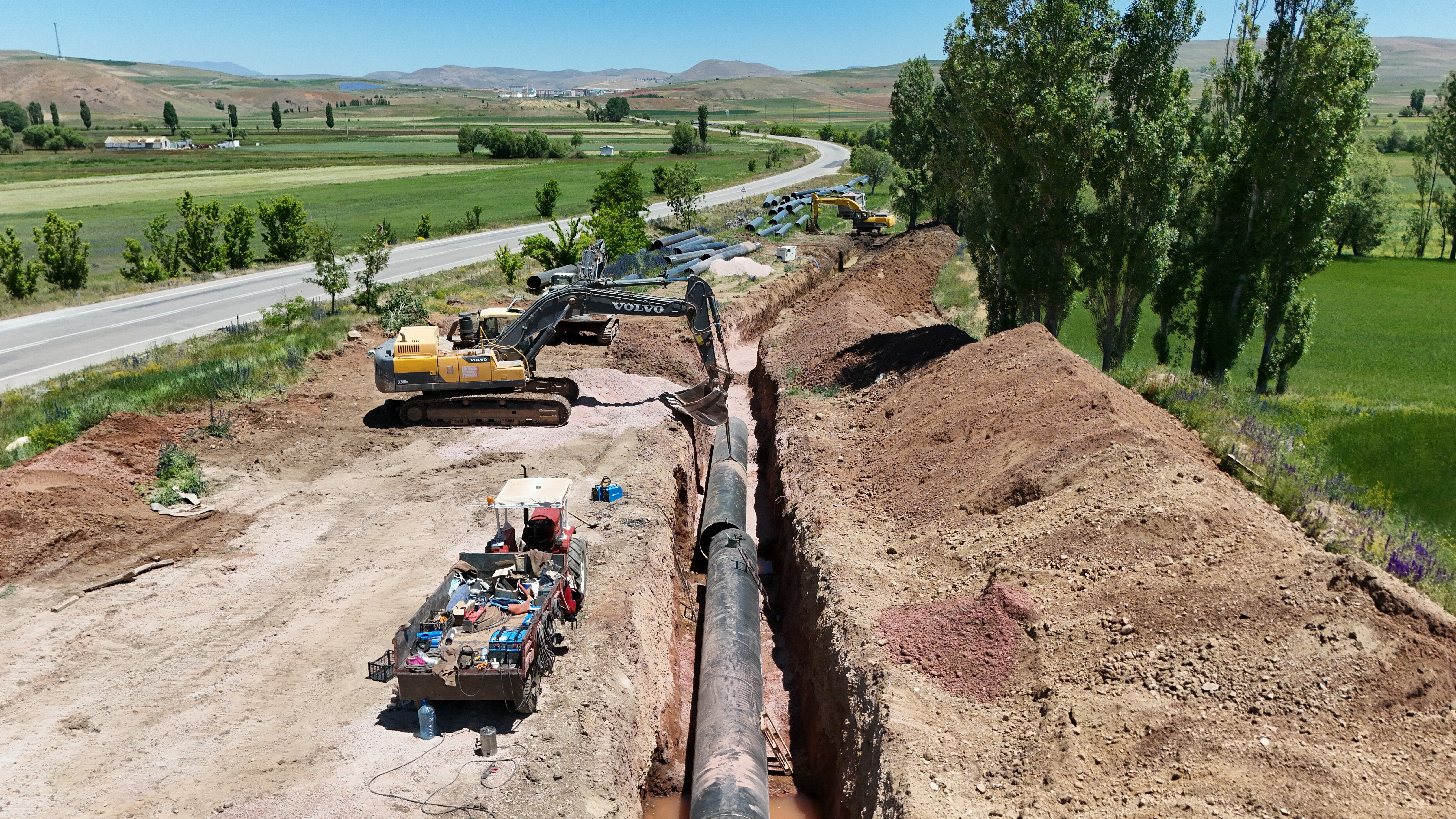 BAYBURT KIRKLARTEPE BARAJI SULAMA İNŞAATINDA ÇALIŞMALAR ARALIKSIZ DEVAM EDİYOR