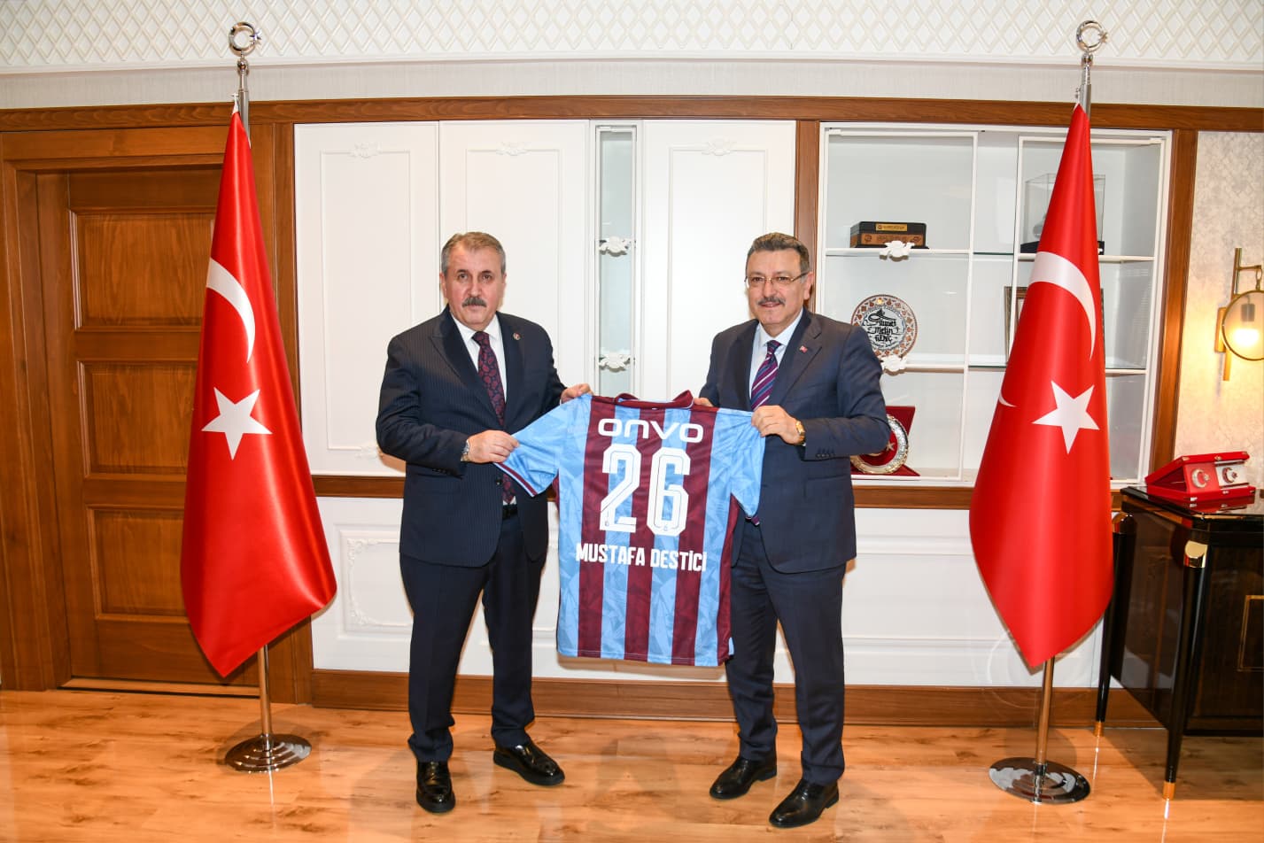 BBP GENEL BA�KANI DEST�CݒDEN BA�KAN GENǒE Z�YARET