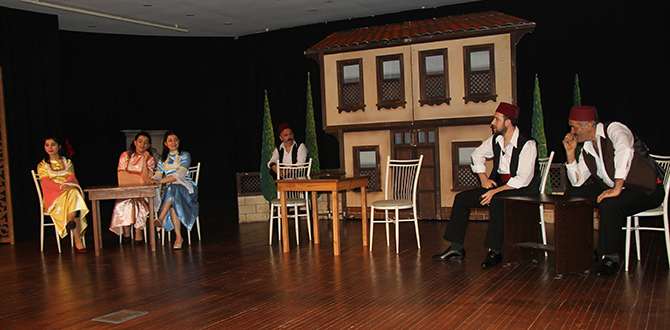 BELEDİYE TİYATROSU ÇALIŞMALARINA DEVAM EDİYOR