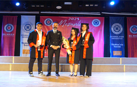 BİL KOLEJİNDE MEZUNİYET COŞKUSU