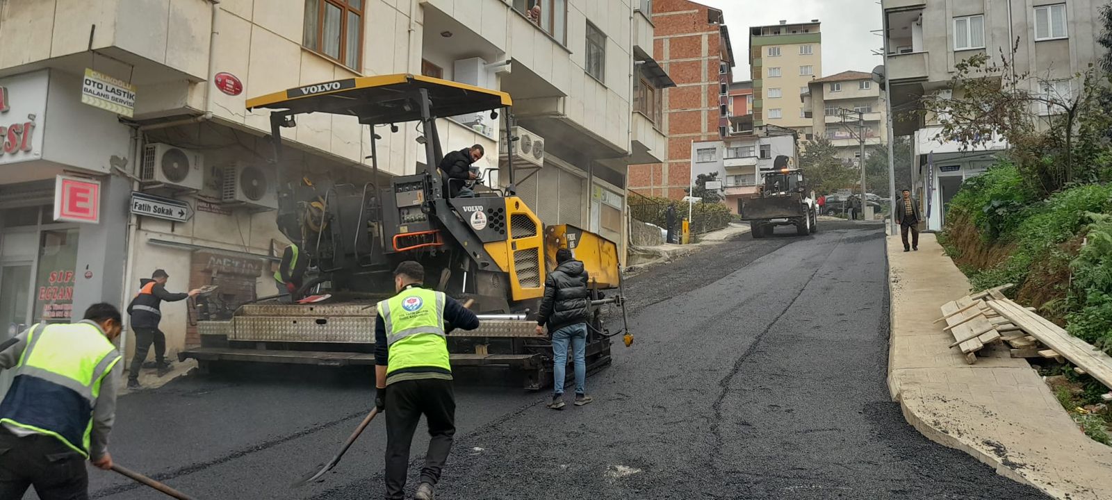 BÜYÜKŞEHİR 18 İLÇEDE SORUNLARI ÇÖZÜYOR
