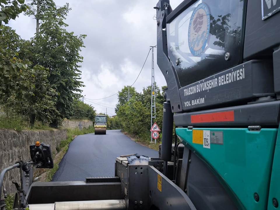 BÜYÜKŞEHİR BELEDİYESİ YILLARIN ASFALT SORUNUNU ÇÖZÜYOR