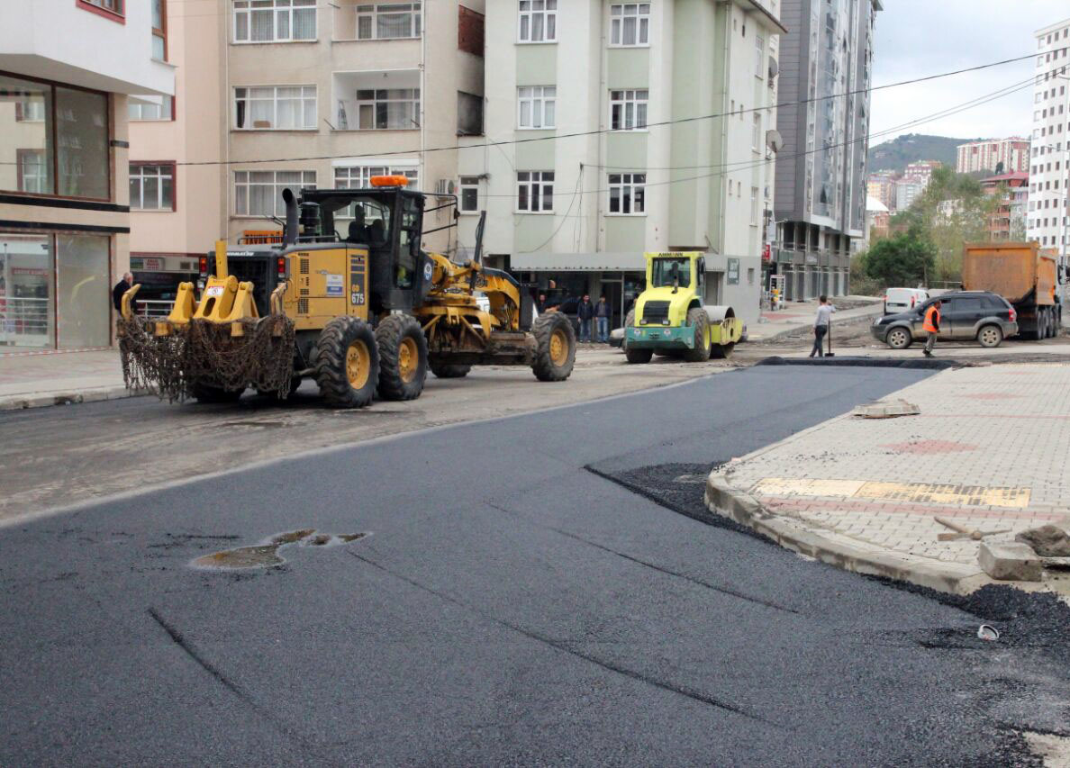 Bykehir Belediyesinin yol seferberlii devam ediyor

