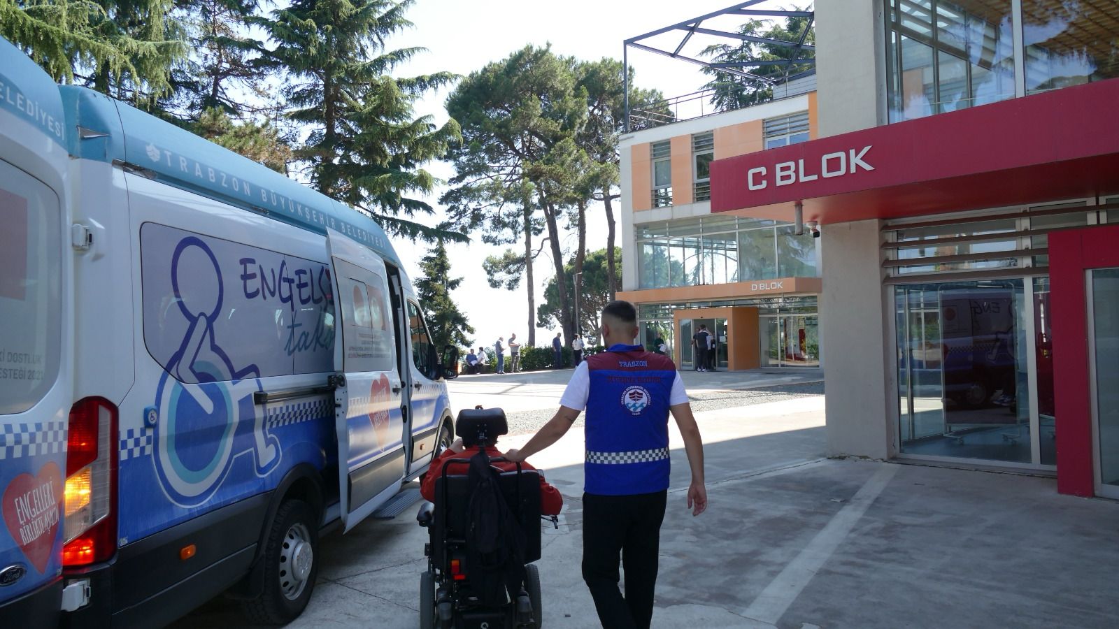 BÜYÜKŞEHİR SINAV GÜNÜ ADAYLARI YALNIZ BIRAKMADI