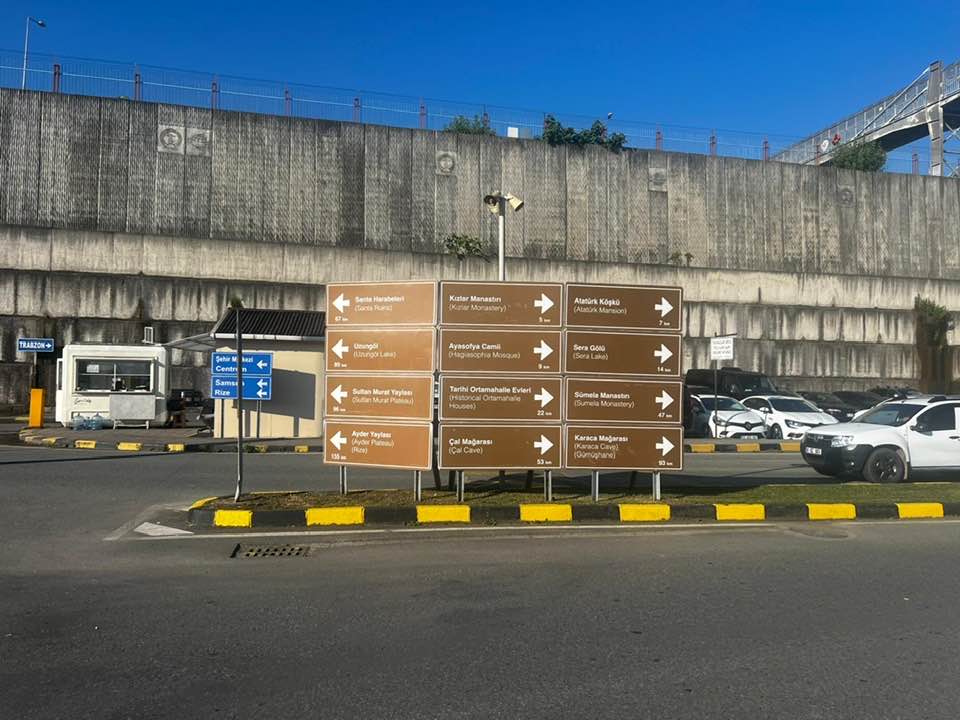 BÜYÜKŞEHİR’DEN TURİSTLERE YÖN GÖSTERECEK HİZMET