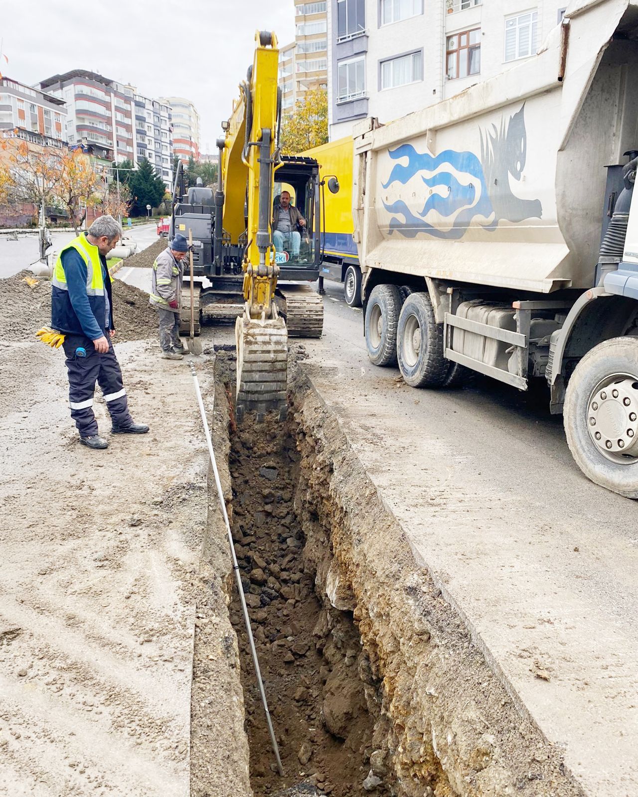 B�Y�K�EH�R��N ALTYAPI HAMLES� DEVAM ED�YOR
