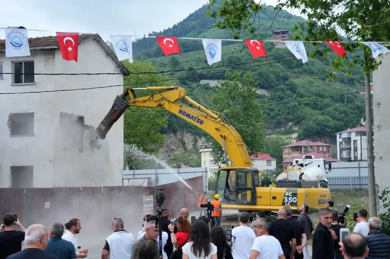 Çağlayan Kentsel Dönüşüm Projesinde İlk Yıkımlar Başladı