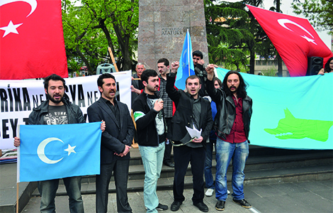 Dou Trkistan'da Yaanlan Zulm Trabzon'da Unutulmad