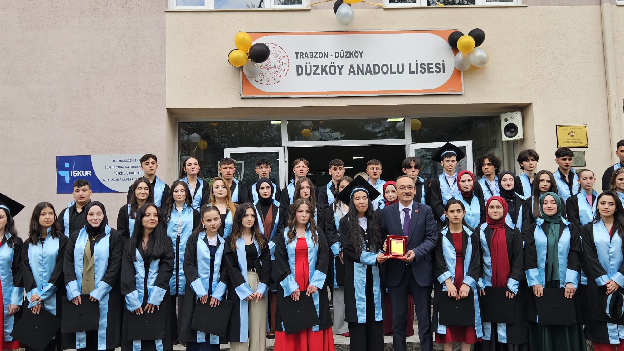 Dzky Anadolu Lisesinde Mezuniyet Cokusu ve Pilav enlii.