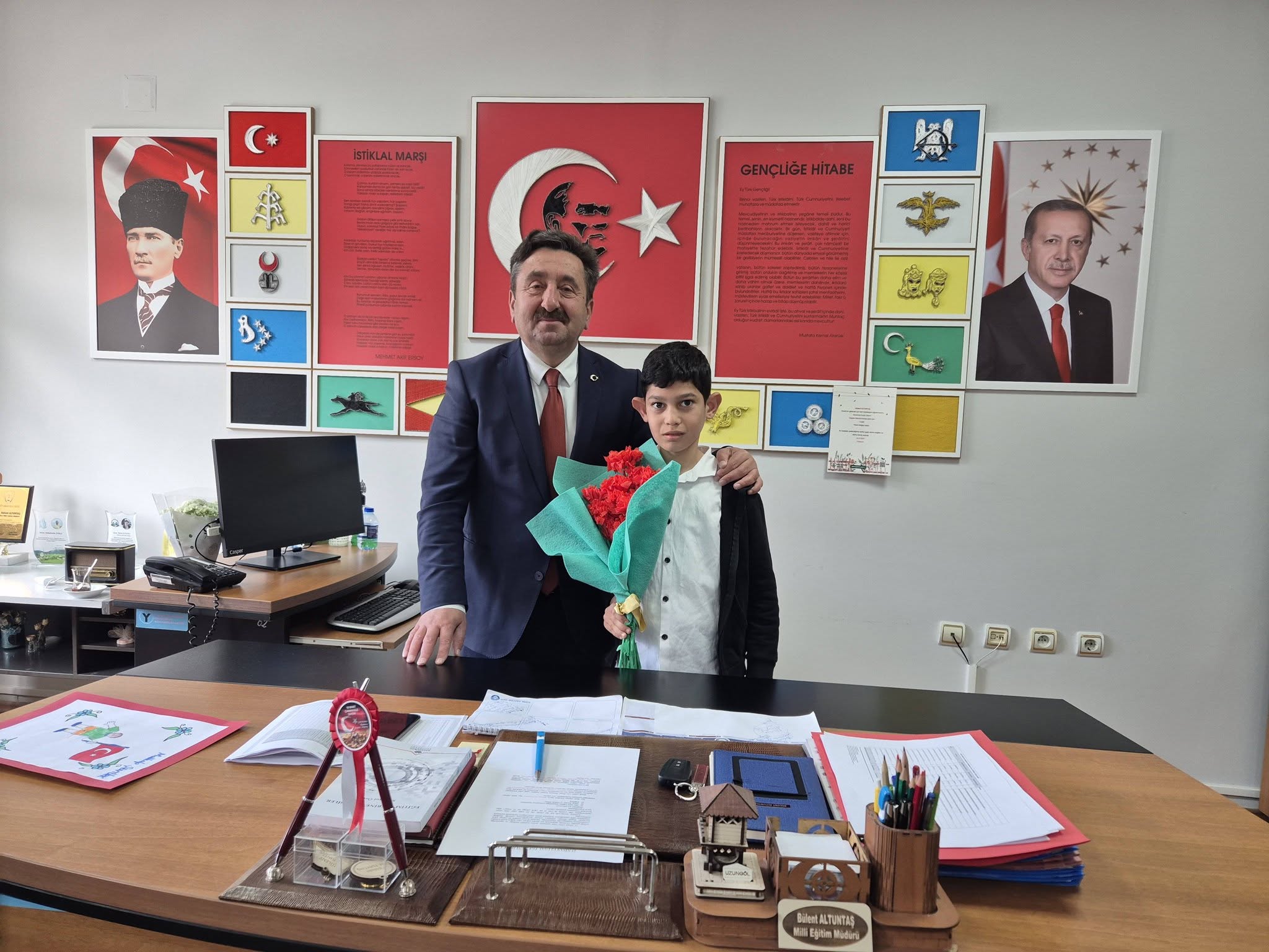 D�zk�yde 23 Nisan�da Makam�n Sahibi �zel �ocuklar�m�z Oldu