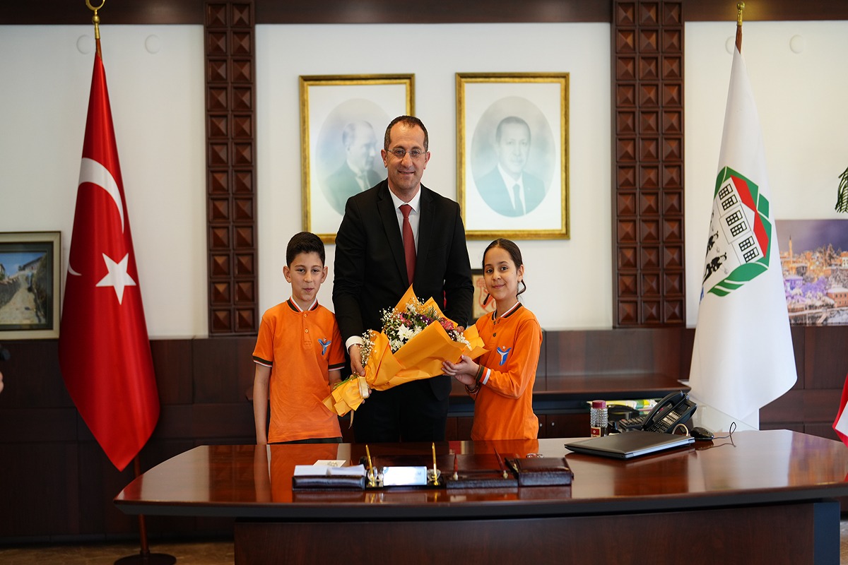 EK�M MAKAM KOLTU�UNU ��RENC�LERE DEVRETT�.