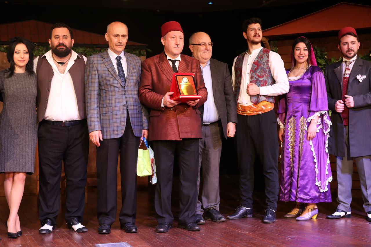 Erol Gnaydn Tiyatro Gnleri Coturuyor

