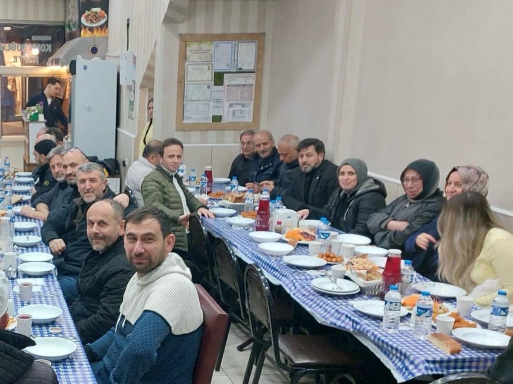 ESNAFLAR �FTAR SOFRASINDA BULU�TU