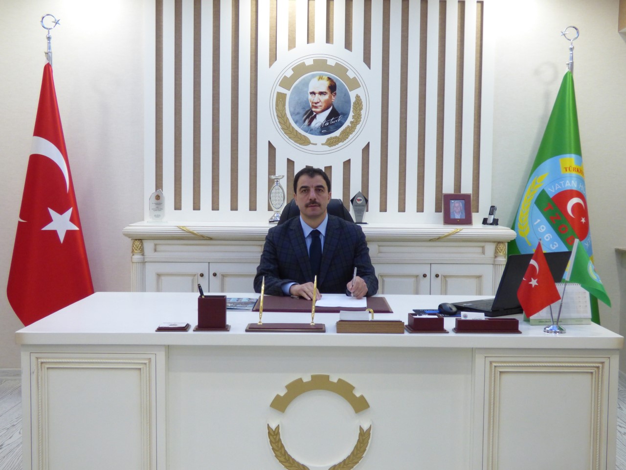 EYÜPOĞLU YENİ YIL MESAJI YAYINLADI