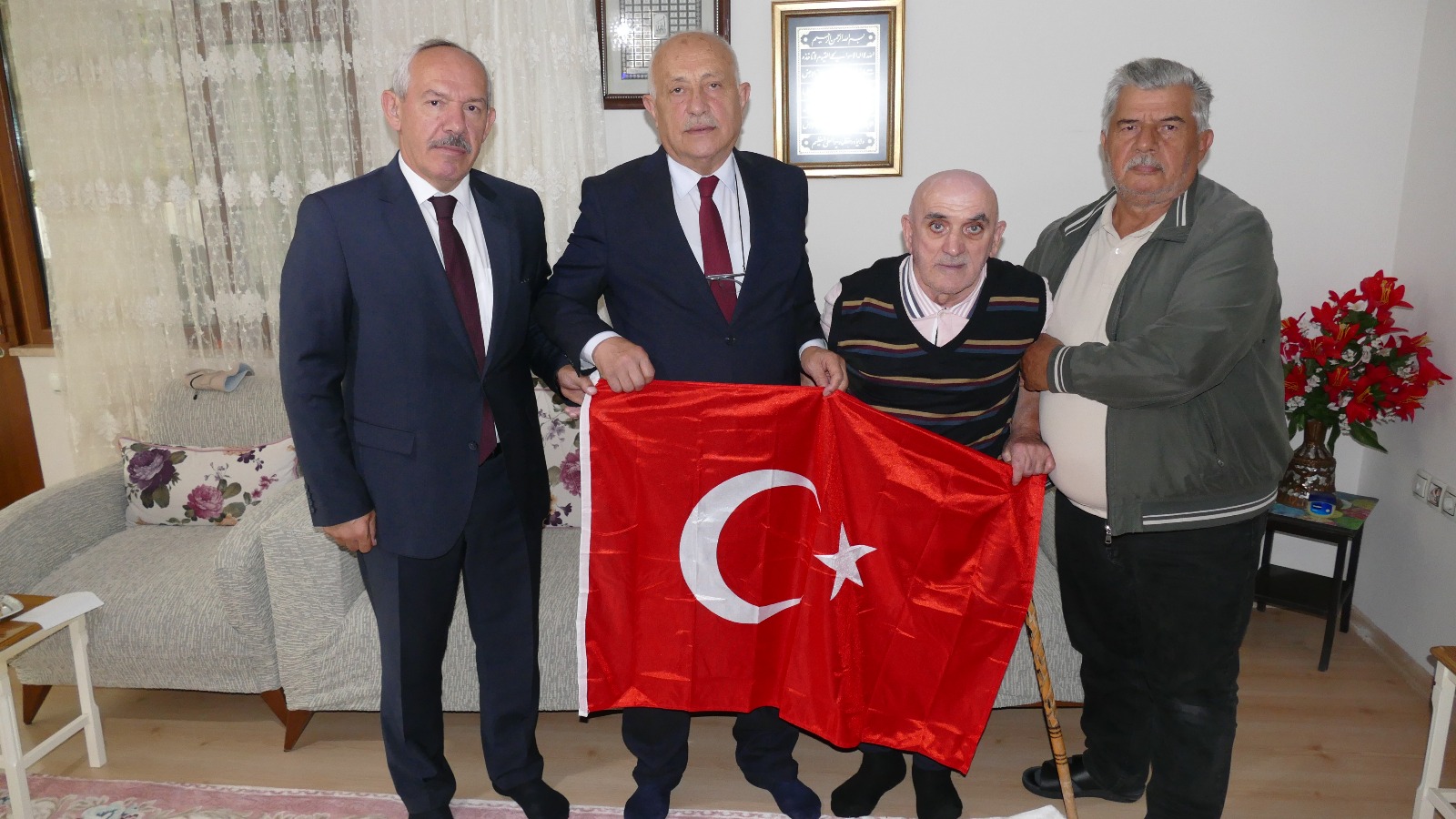 “GAZİLERİMİZ MİLLETİMİZİN ONUR ABİDELERİDİR”