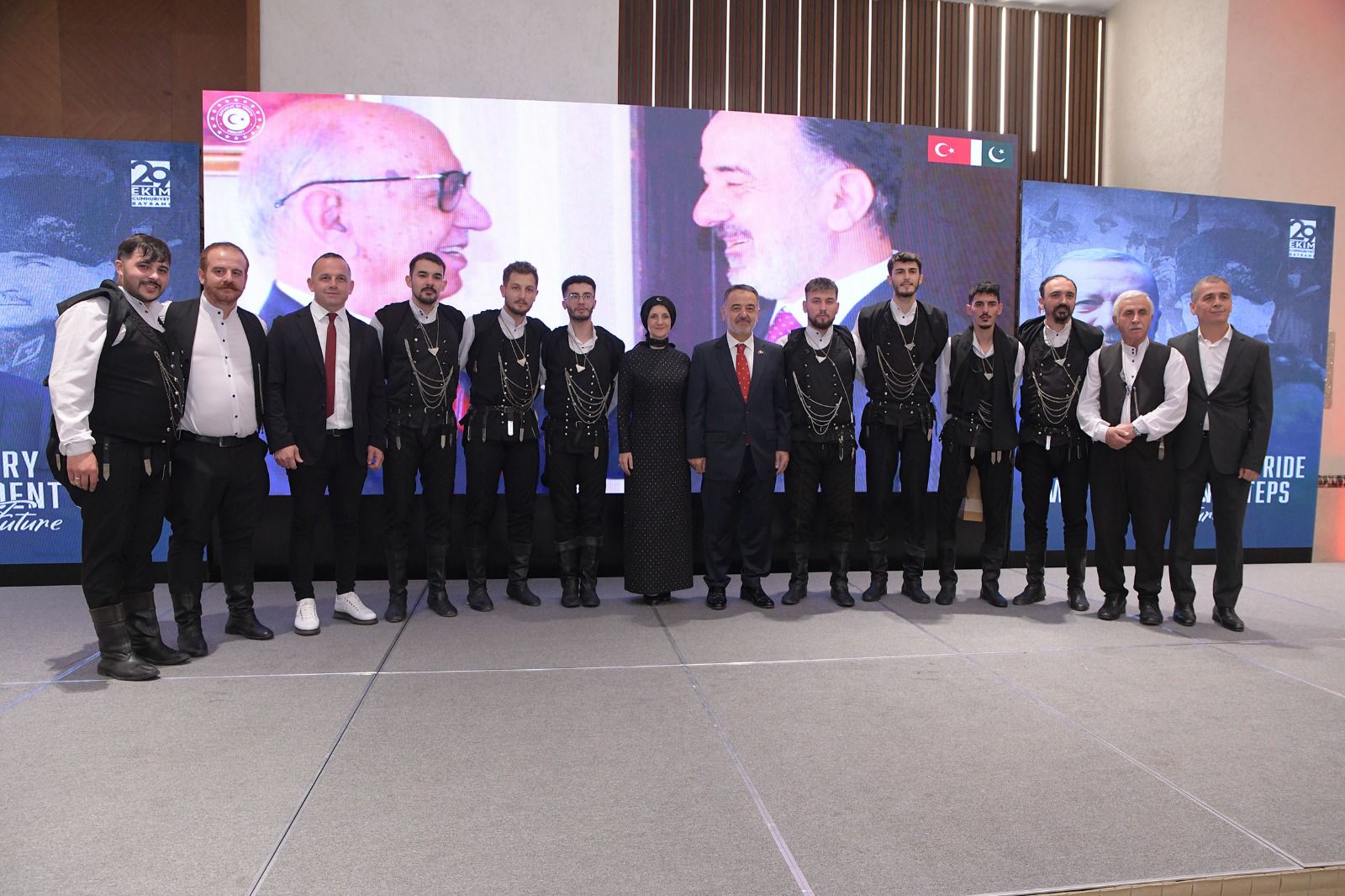 HORONUN BA�KENT� AK�AABAT, CUMHUR�YET CO�KUSUNU PAK�STAN�DA YA�ATTI
