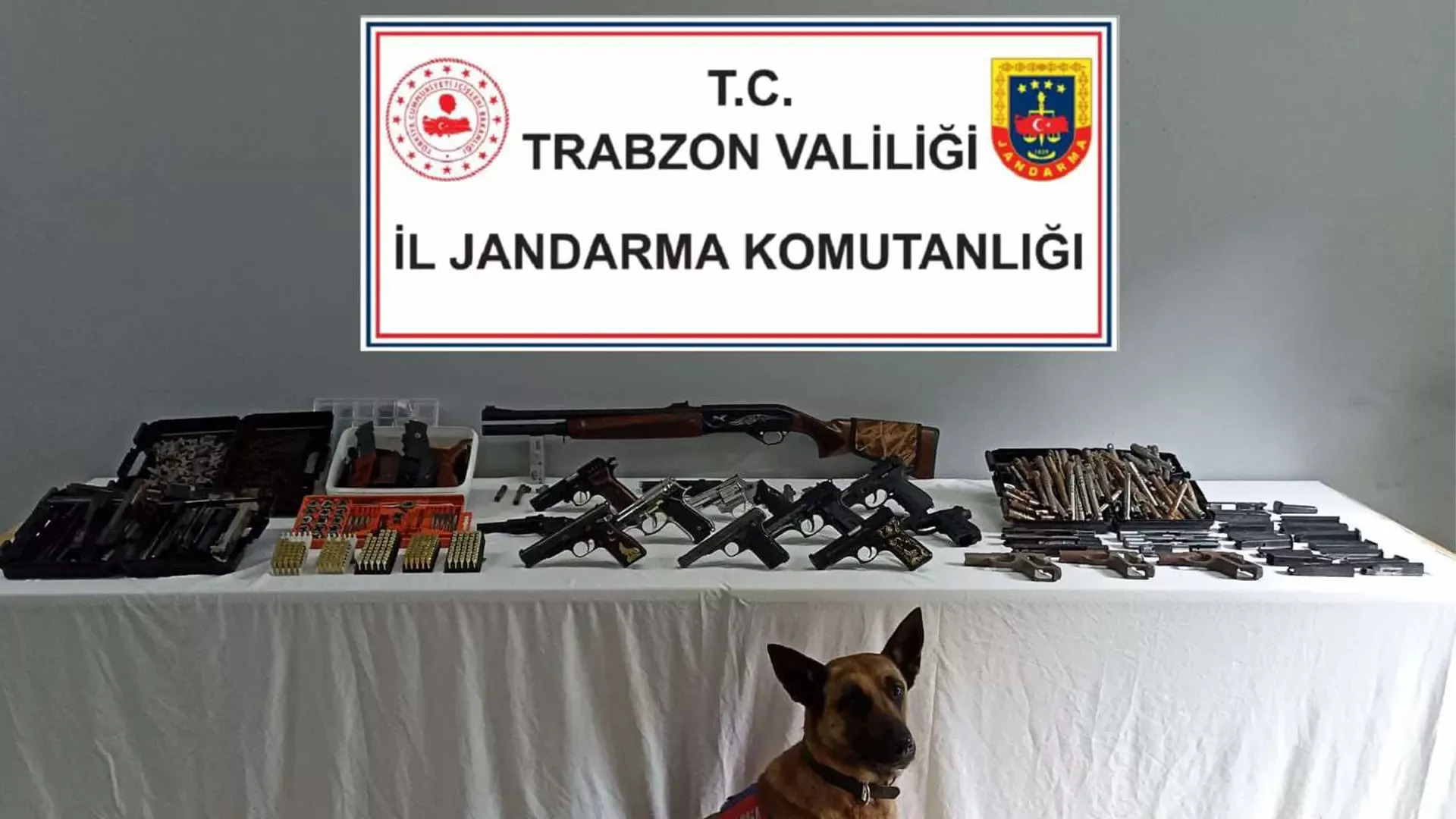 Jandarma Trabzon'da kaak silah mhimmat ele geirdi!
