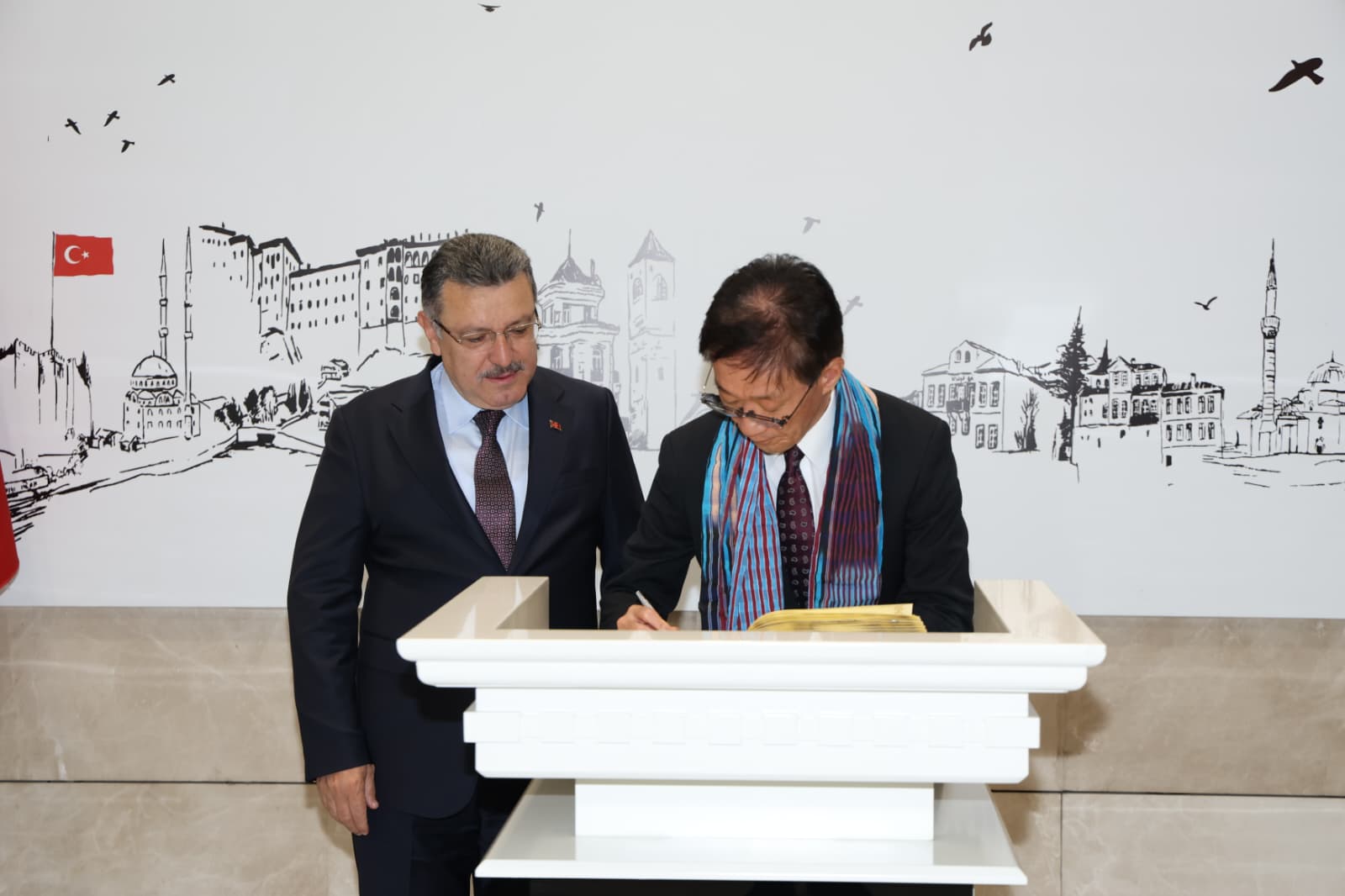 JAPONYA BÜYÜKELÇİSİ MASAMİ'DEN BAŞKAN GENÇ’E ZİYARET