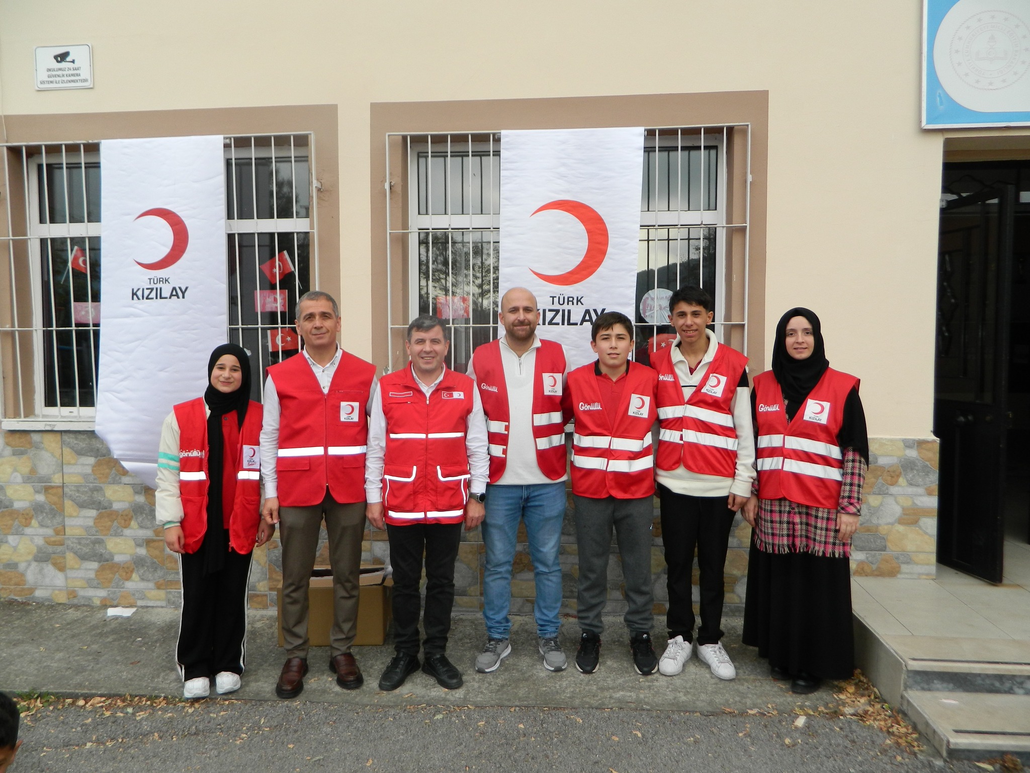 KIZILAY ÖĞRENCİLERİ KIZILAY HAFTASINDA BİLİNÇLENDİRİYOR