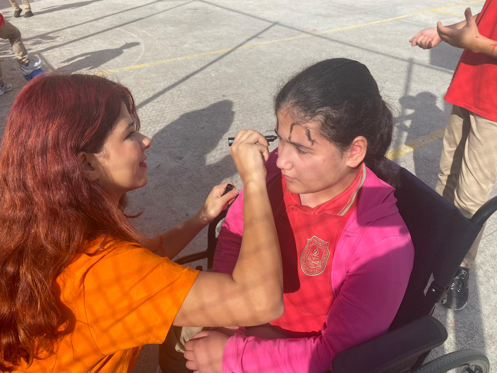 KTÜ ÖĞRENCİLERİNDEN MİNİK KALPLERE UMUT DOLU ZİYARET