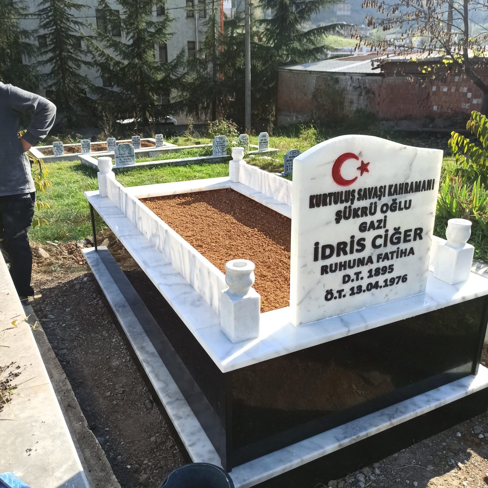 KURTULU� SAVA�I GAZ�S�N�N MEZARI, HATIRASINA YAKI�IR B�R G�R�N�ME KAVU�TURULDU