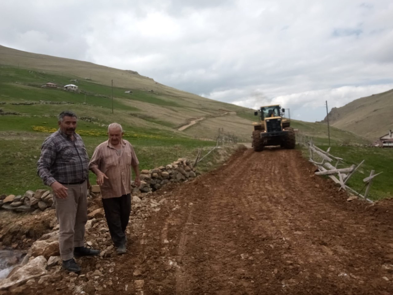 Maçka’da 66 mahallede yol çalışması